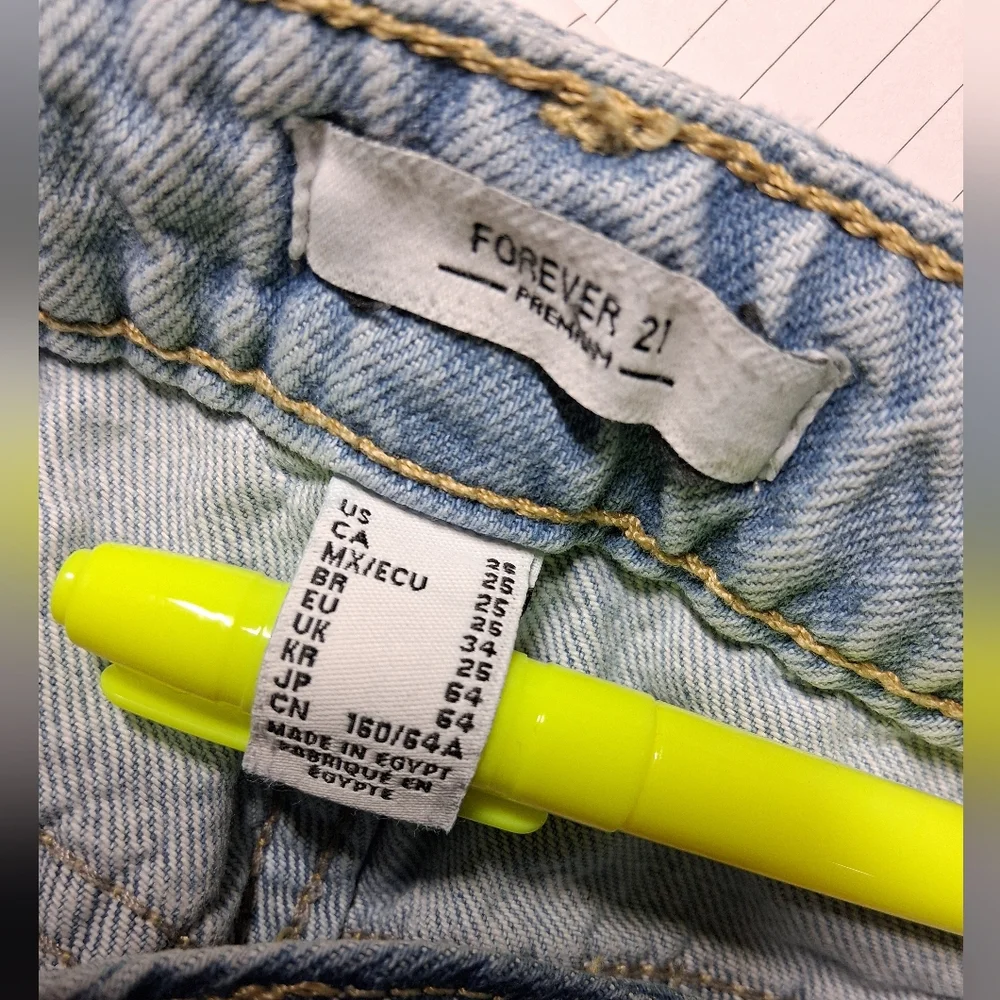 Forever 21 Premium 100% Cotton Distressed Jeans 25 High Rise Button Fly Mom Jean